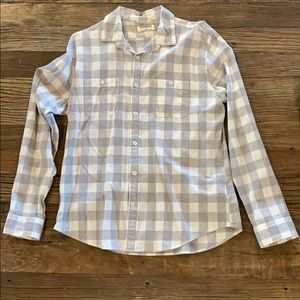 Men’s long sleeved shirt.